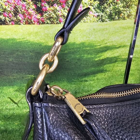SOLDm Coach Black Purse Shoulderbag Pebble Leather Shay Purse # 93811 read desc. - Picture 8 of 16